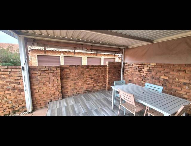 2 BEDROOM TOWNHOUSE FOR SALE IN AMBERFIELD